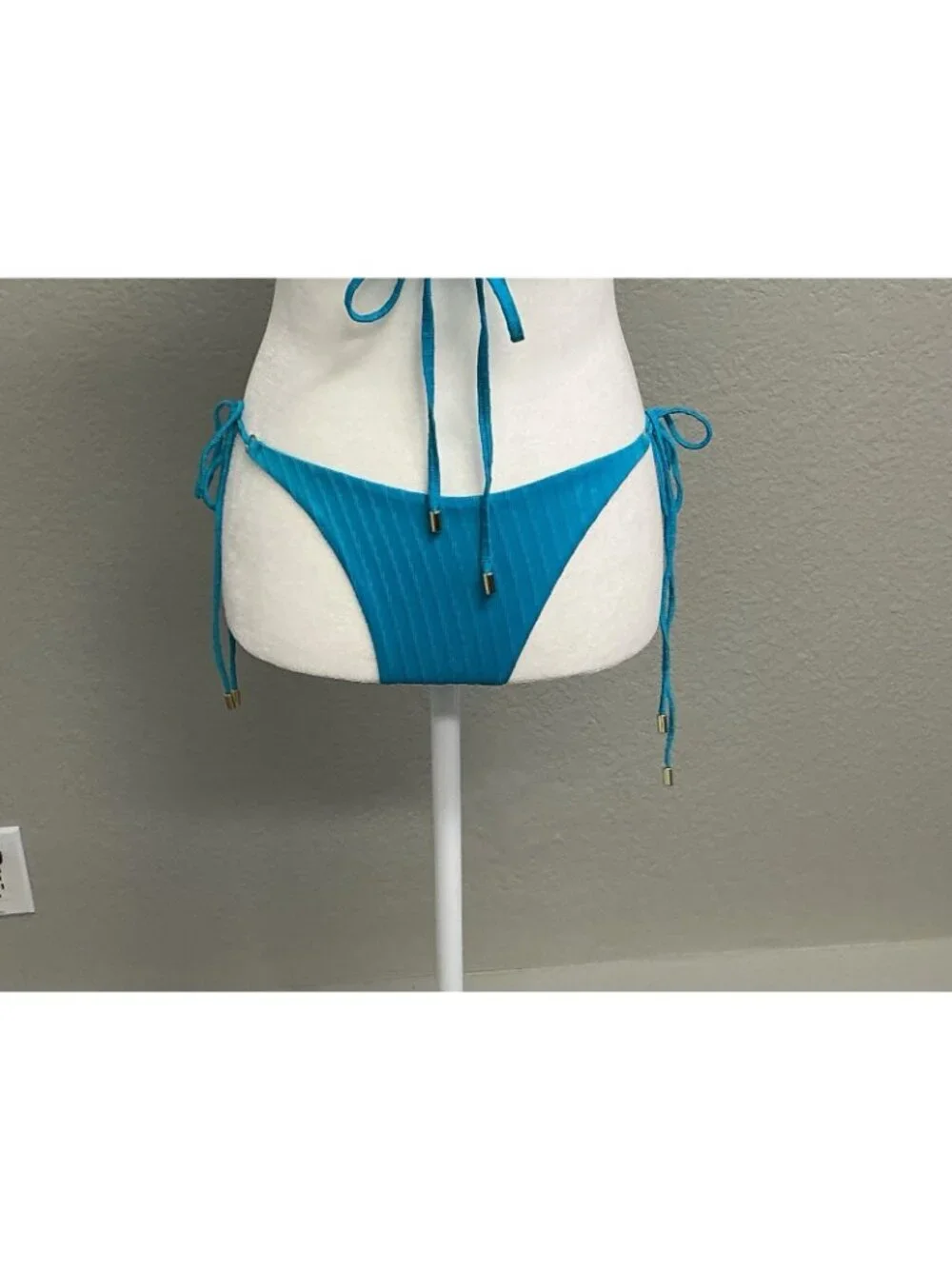 Monday Swimwear Hanalei Women’s Turquoise Bikini Size M/L Two Piece String Sexy